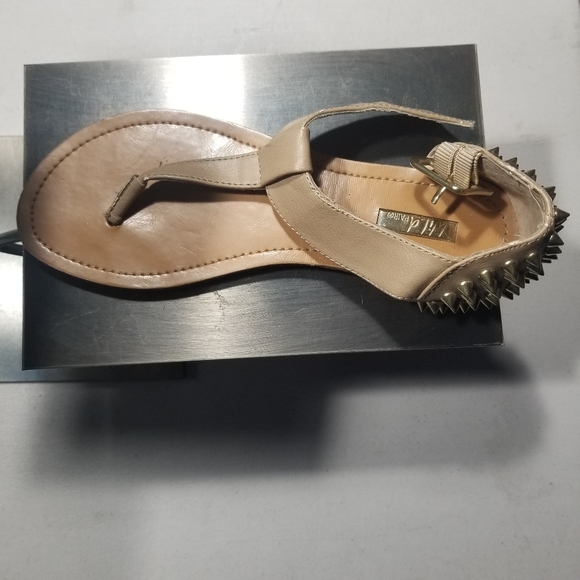 Wild Fire Sandals sz 5.5 Tan Studded - Picture 4 of 8